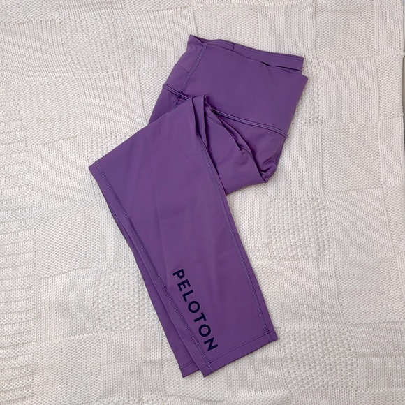 Peloton Pants - EUC Peloton Lavendar Essential Capri in Large Women’s leggings